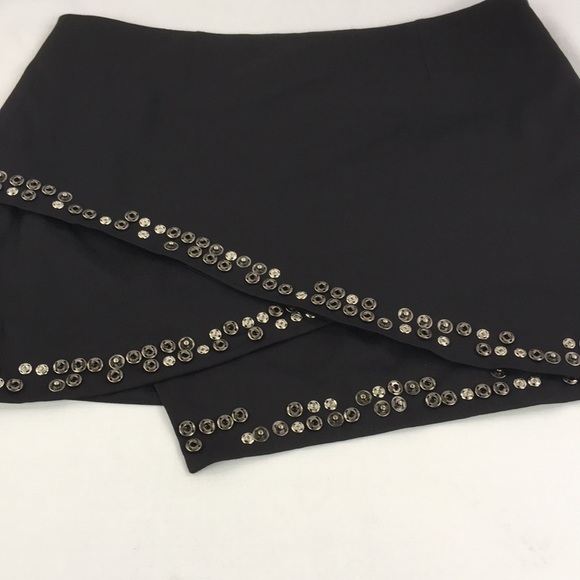 BCBG Generation Black Mini Skirt Embellished Sz 8 - Picture 2 of 8